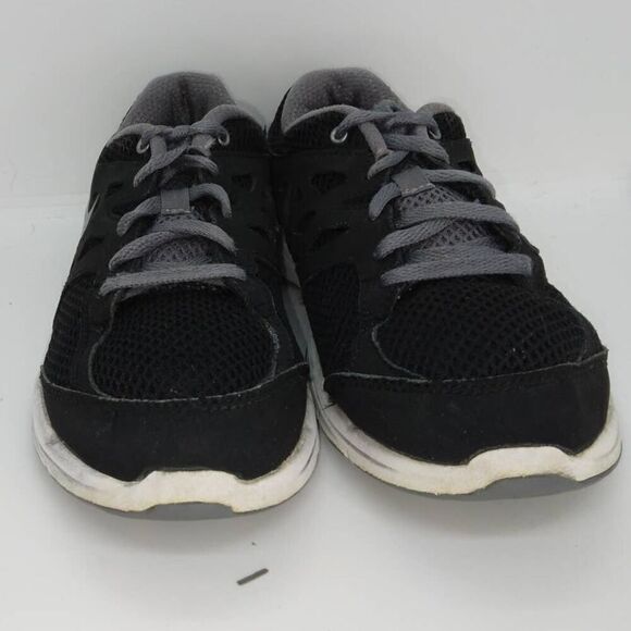 Nike Dual Fusion Lite Boy's Pre-owned Black Running Sneakers - sz. 3Y Wide - Picture 2 of 6
